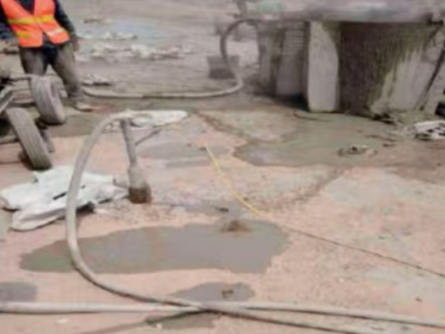 新城水泥混凝土路面板底注浆技术 路面脱空注浆整治方案